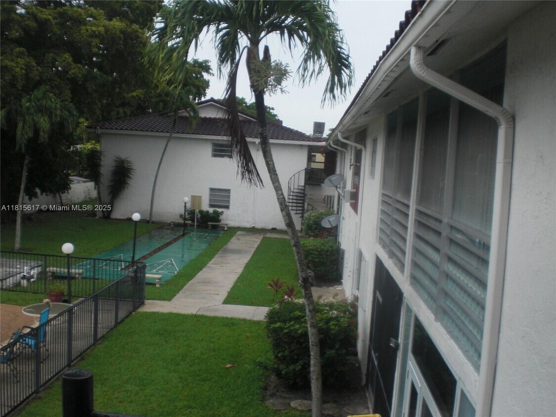 Foto principal - 3250 NW 85th Ave