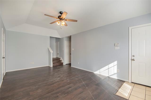 Foto del edificio - 1437 N Bluegrove Rd