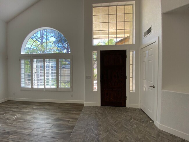 Foto del edificio - Stunning 4 bedroom Home with a Pool locate...