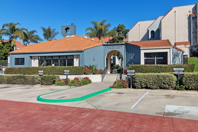 Building Photo - Canyon Villa