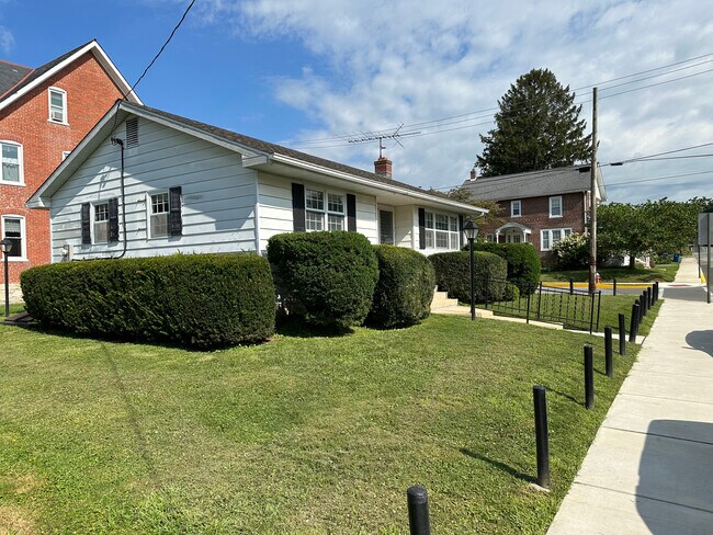 Building Photo - 156 N 4th St