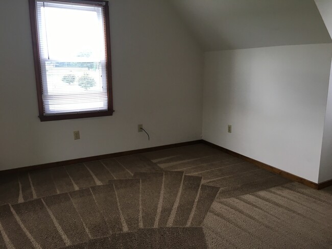 Building Photo - AVAILABLE NOW IN PRINCE GEORGE! >>>VIEW BY...