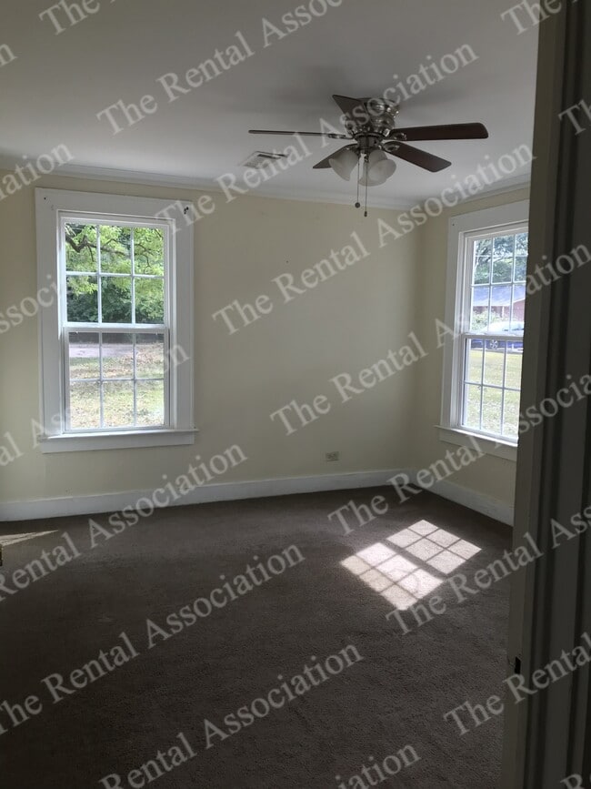 Building Photo - 1202 N McGuire Ave