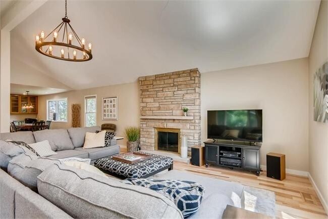 Foto del edificio - Fully Furnished Three Bedroom Home Available in Boulder 12 month lease FURNISHED ONLY.