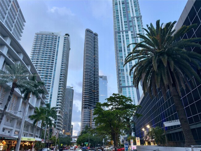 Building Photo - 1000 Brickell Plaza