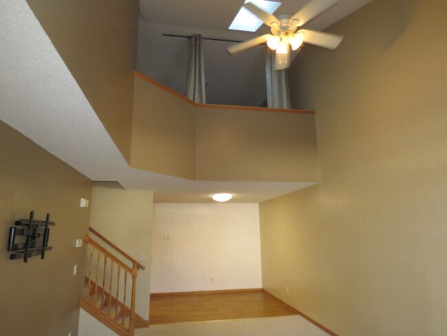 Building Photo - 604 Spruce Dr