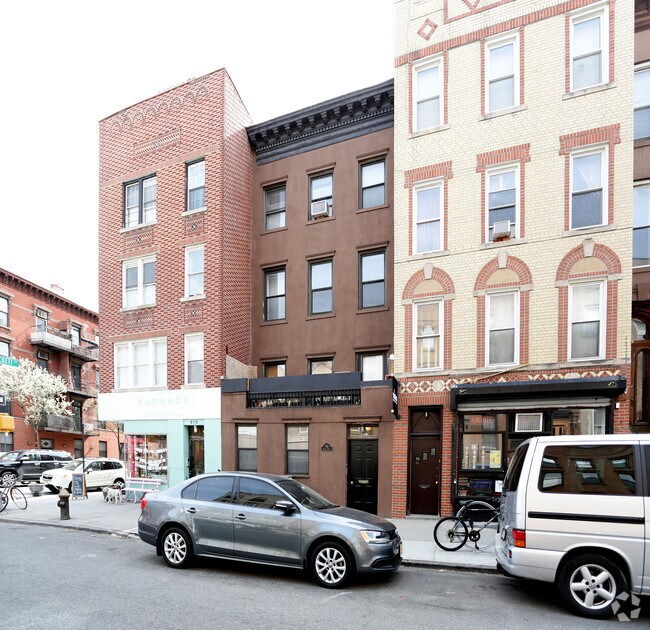 Building Photo - 515 Henry St