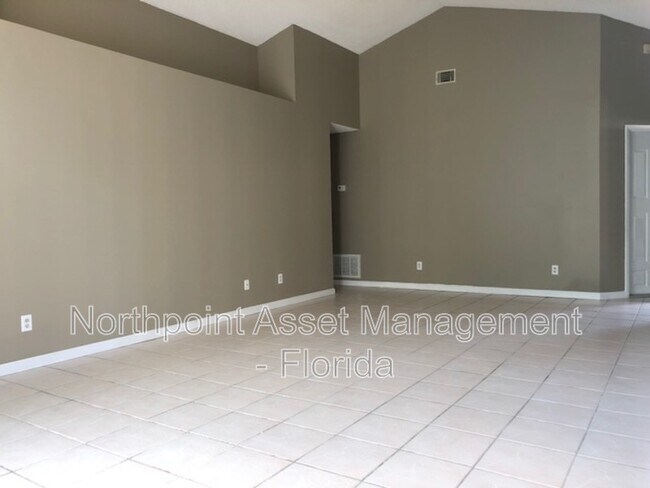 Building Photo - 713 Meadowside Ct