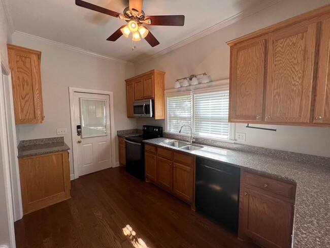 Building Photo - One bedroom, 1.5 bath house in Mebane with...