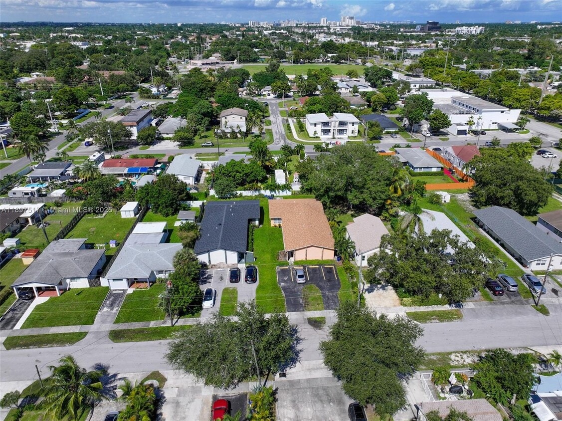 Primary Photo - 34 SW 7th St