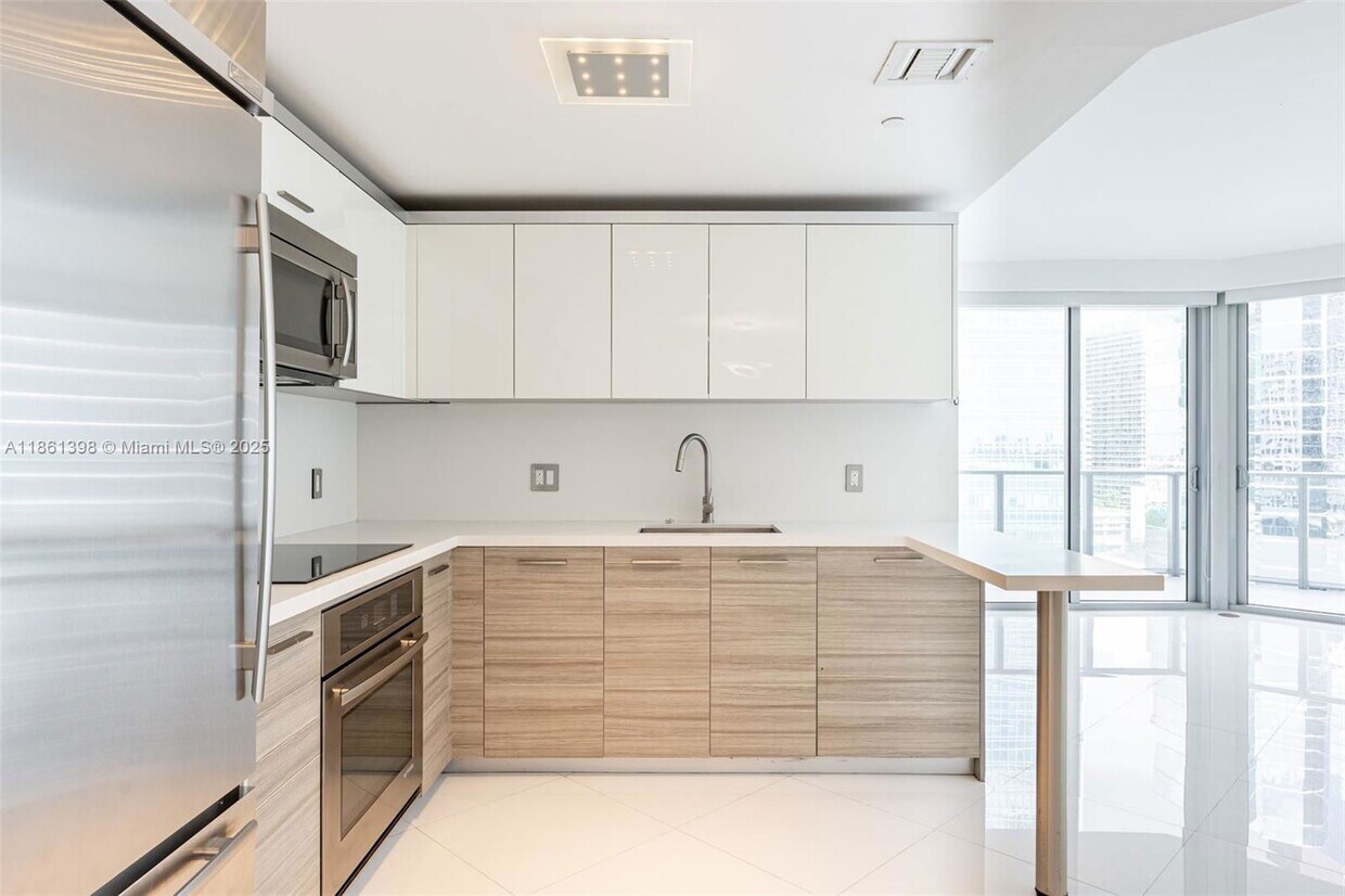 Foto principal - 1300 Brickell Bay Dr