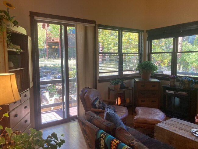 Foto del edificio - Charming 2-Bedroom, 2-Bath Cabin Retreat