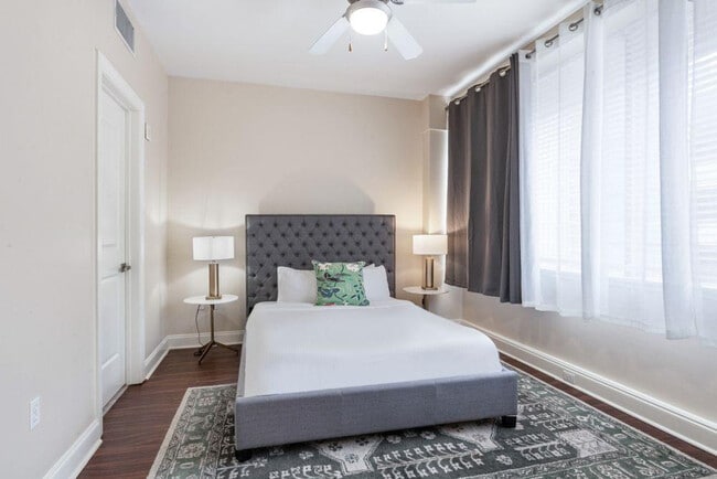 Building Photo - 925 Common St