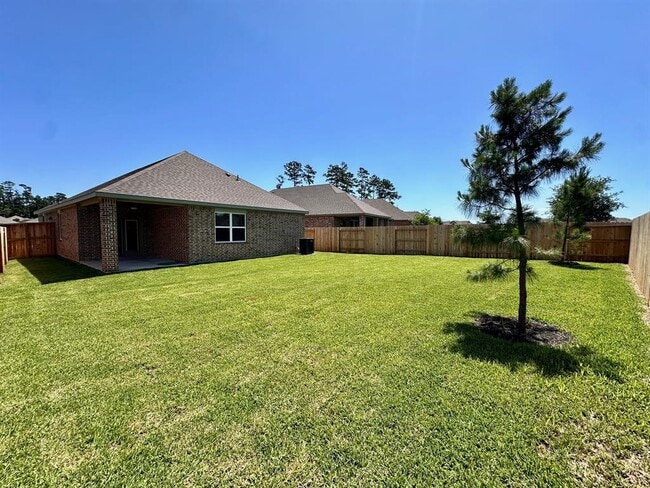 Building Photo - 6119 White Spruce Dr