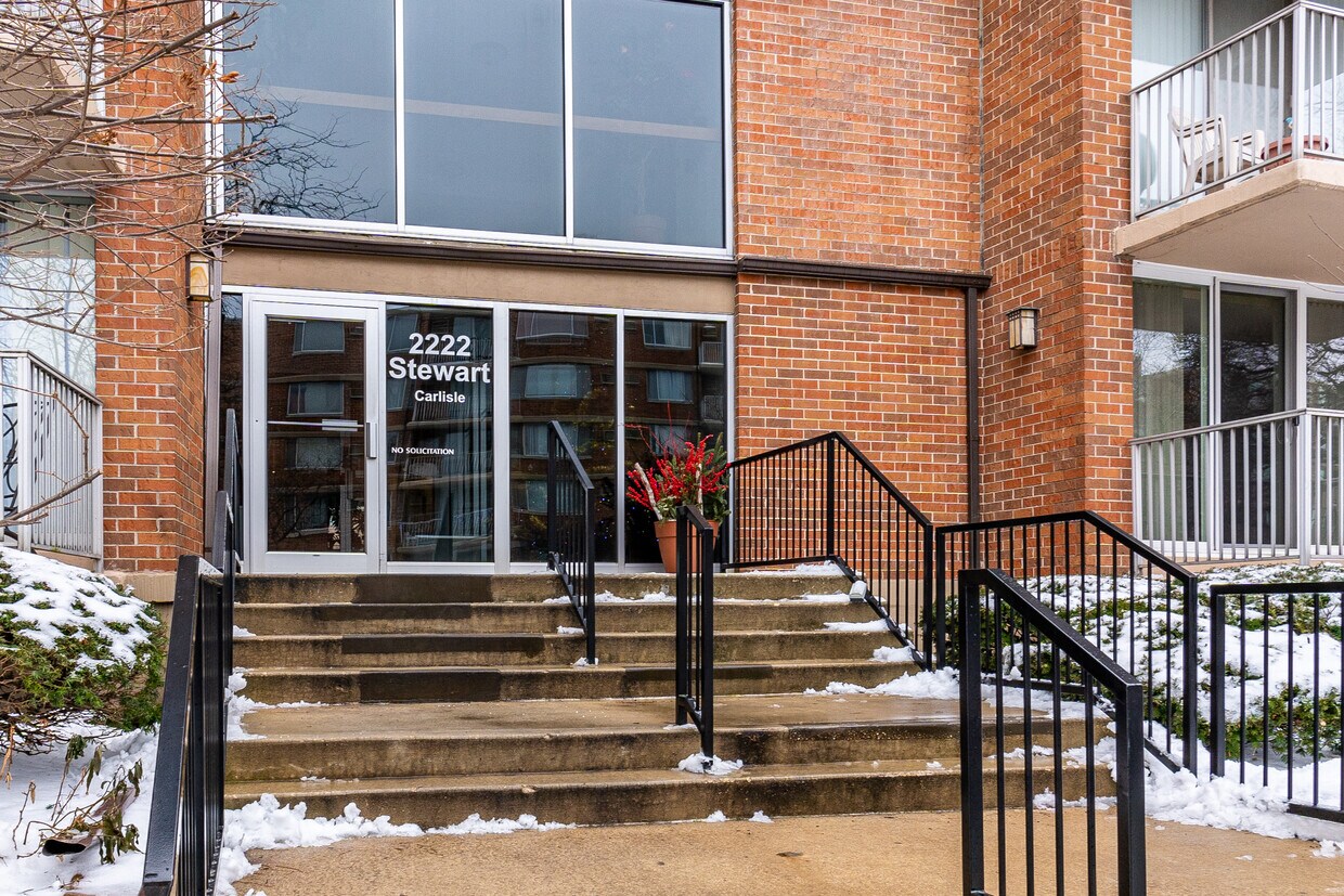 2222 S Stewart Ave Unit 3M, Lombard, IL 60148 Condo for Rent in