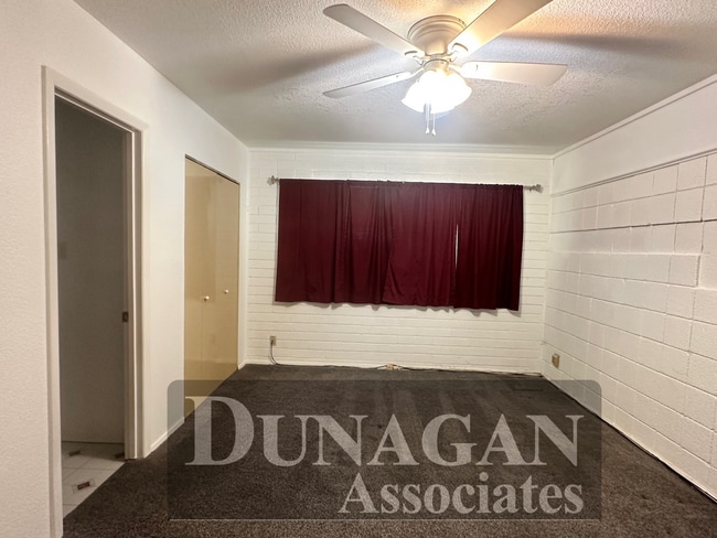 Building Photo - 3 bed 2 bath Country Club Division