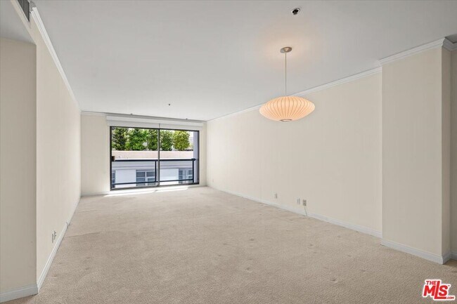Foto del edificio - 10724 Wilshire Blvd