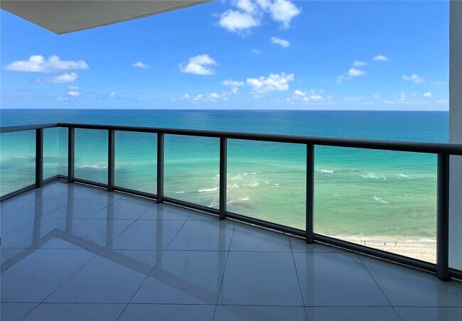 Foto del edificio - 17121 Collins Ave