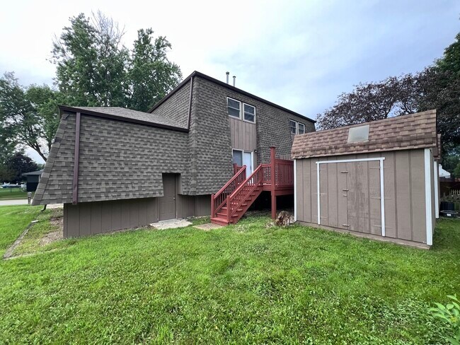 Building Photo - 1637 Sheffield Dr