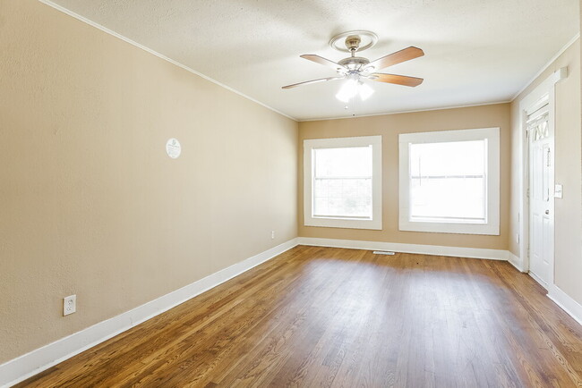 Building Photo - 1149 Skyline Dr