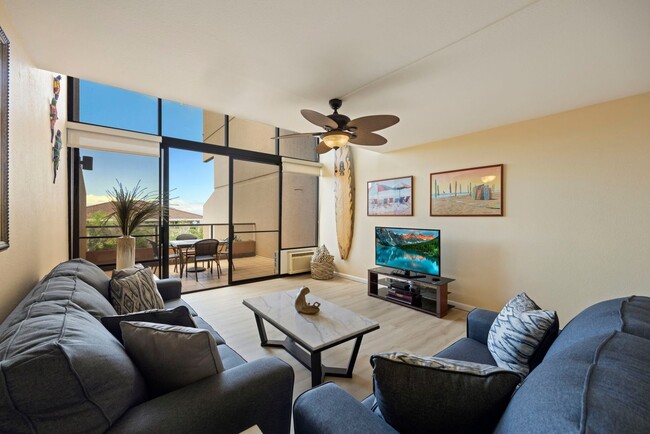 Building Photo - Stunning views, space and comfort.