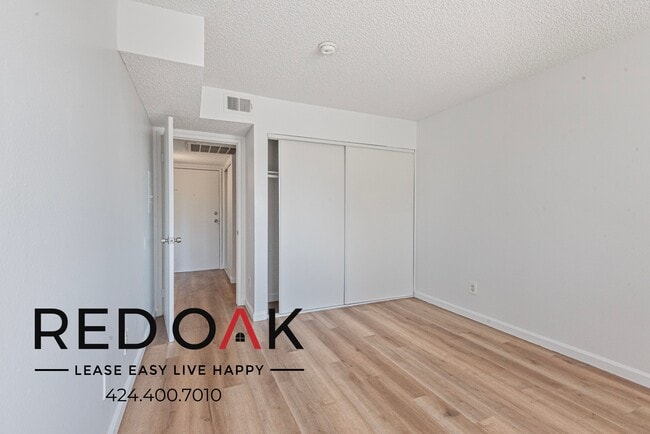 Building Photo - 11817 Victory Blvd