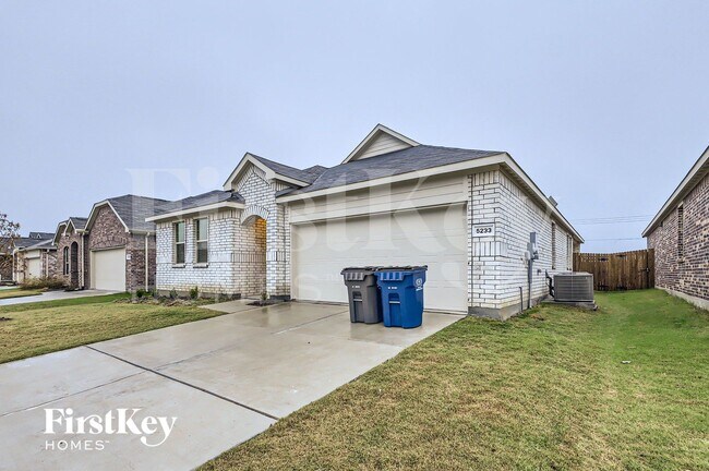Foto del edificio - 5233 Rockrose Ln