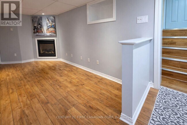 Building Photo - 568 Creston Ave