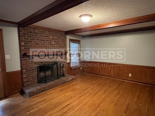 Foto del edificio - Charming 4-bedroom 2.5 bath home