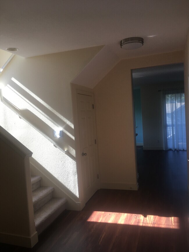 1497 SW Edgefield Meadows Ter, Troutdale, OR 97060 Townhome Rentals