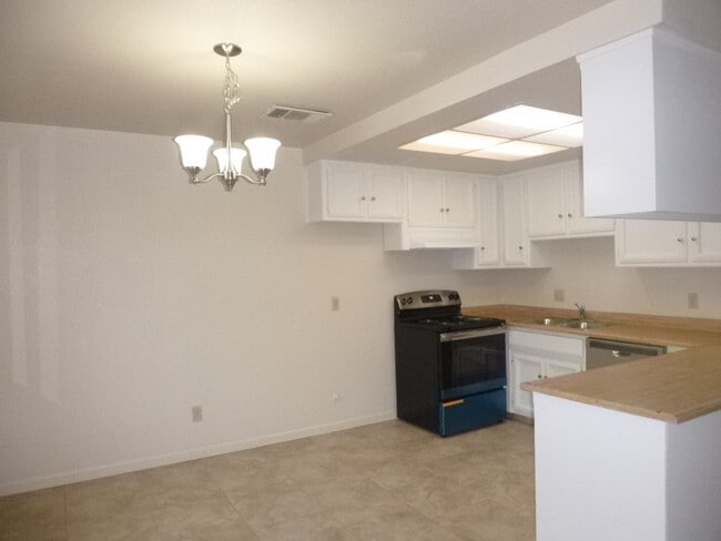 Building Photo - 3355 San Mateo Ct