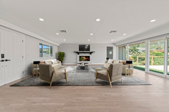 Foto del edificio - 1060 Palisair Pl