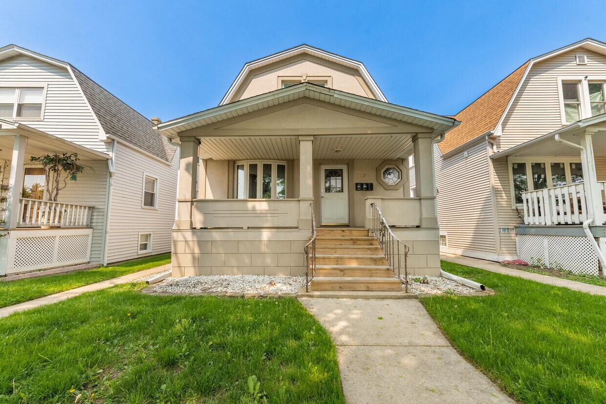 5526 N Marmora Ave Unit G, Chicago, IL 60630 Condo for Rent in