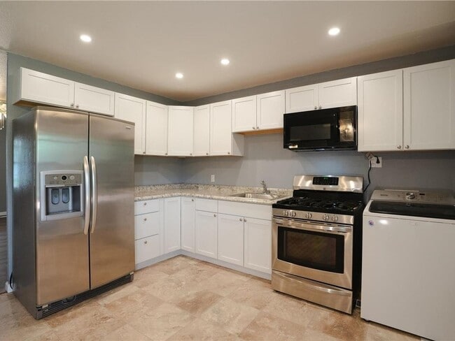 Building Photo - Updated & Modern 4 Bedroom Home in Cahokia...