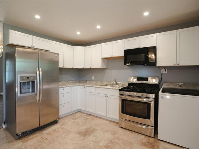 Foto del edificio - Updated & Modern 4 Bedroom Home in Cahokia...