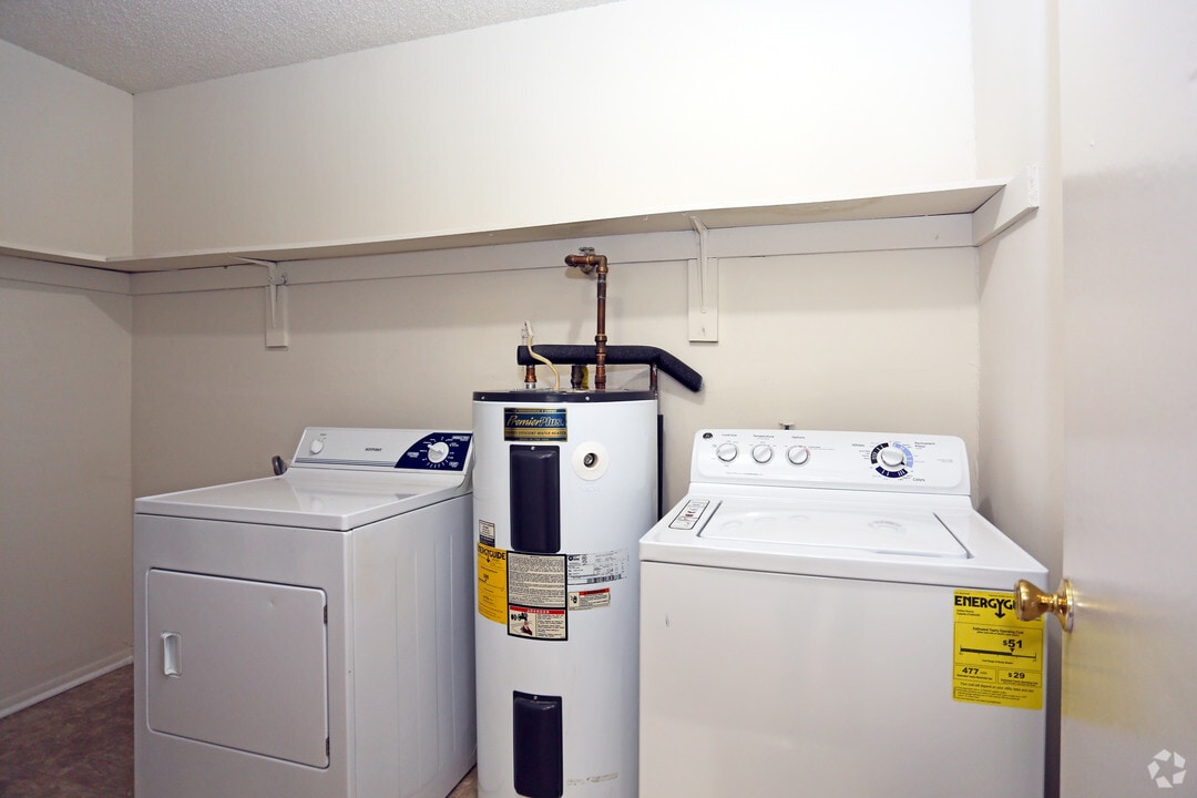 Cedar Glen Apartments photo 2