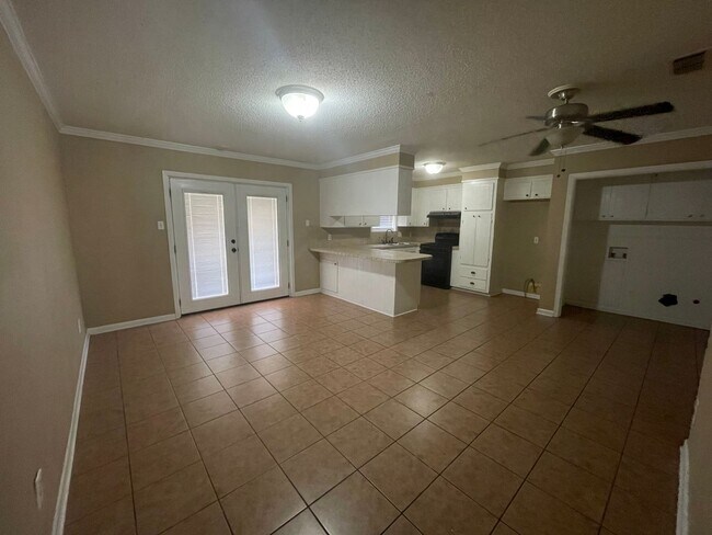 Building Photo - Spacious South Bossier Home