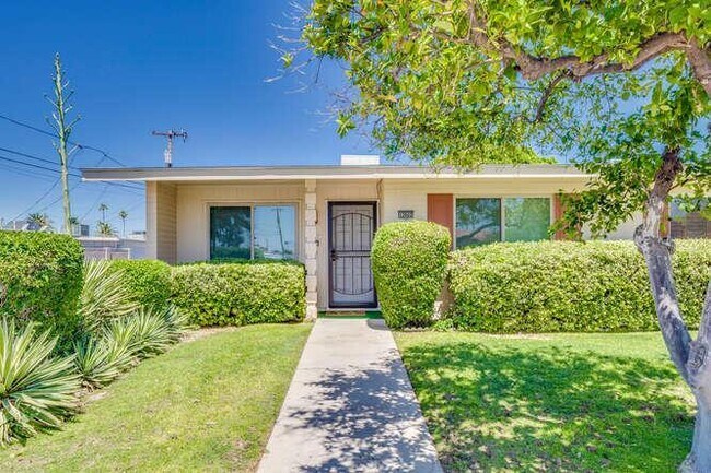 Building Photo - 12602 N 105th Ave