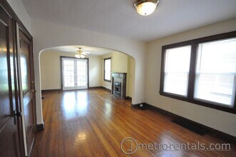 Building Photo - 2621 Indianola Ave