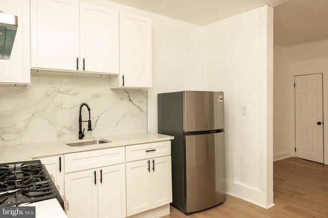 Foto del edificio - 5723 Delancey St