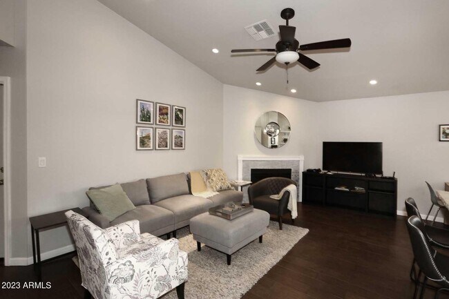 Building Photo - 8828 E Riviera Dr