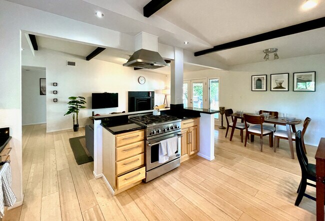 Foto del edificio - 7801 White Oak Ave