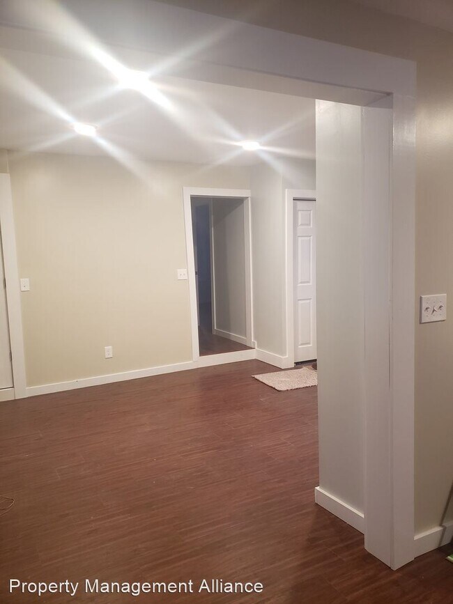 Building Photo - 3 br, 1 bath House - 510 Lamson Rd.