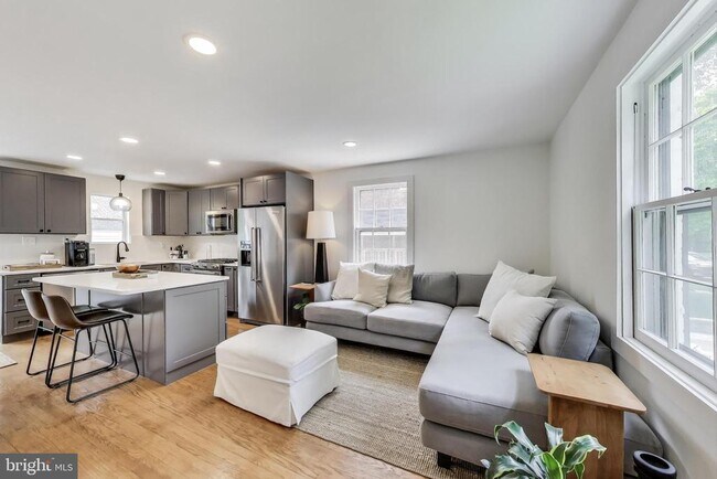 Foto del edificio - 7807 Glenbrook Rd