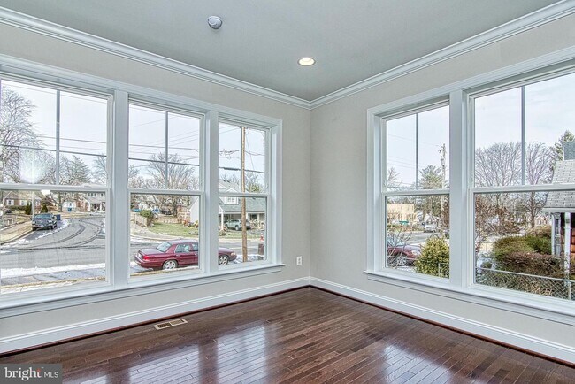 Foto del edificio - 7409 Lisle Ave