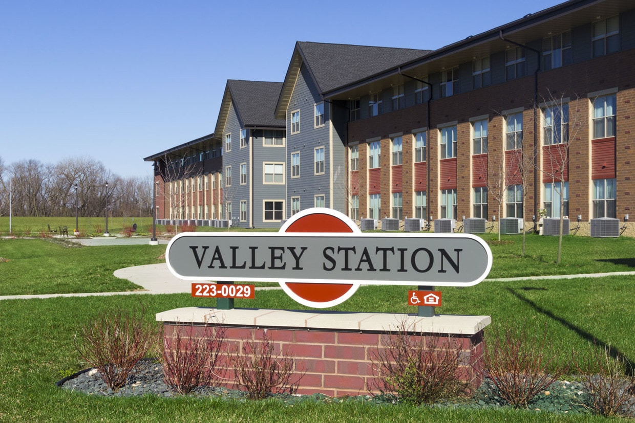 Primary Photo - Valley Station