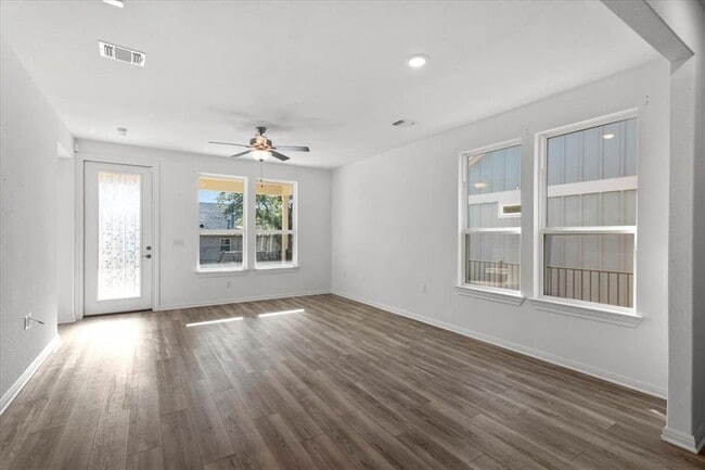 Building Photo - 813 Saratoga Ln