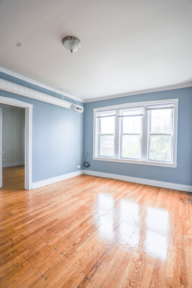 Foto del edificio - 4316 W Irving Park Rd