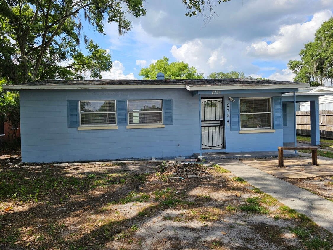 Foto principal - Amazing 4 bedroom 2 bath in Lakeland, FL