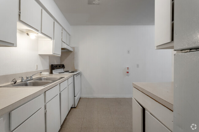 2BR, 1BA - 792SF - Kitchen - Navasota Landing Apartments